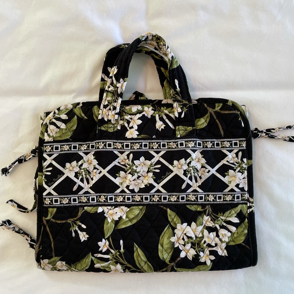 Hanging cosmetic bag